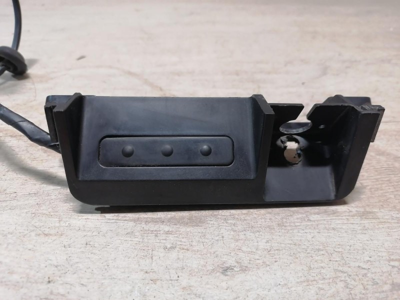 Actyon №2 кнопка багажника