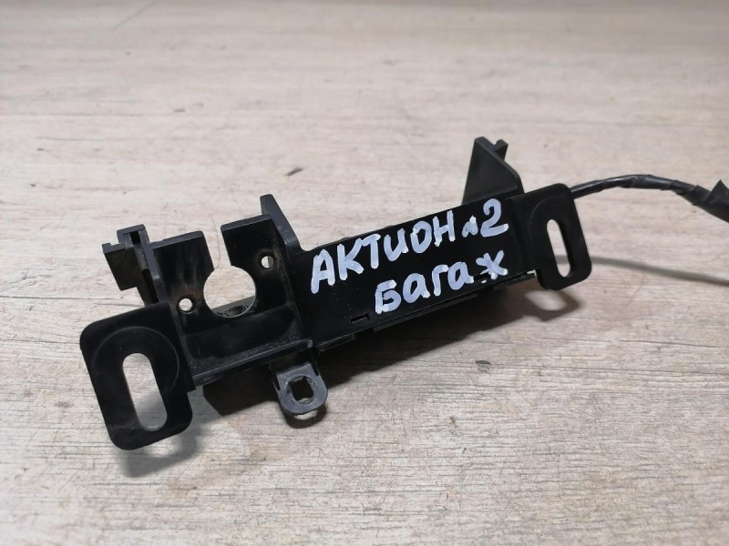 Actyon №2 кнопка багажника