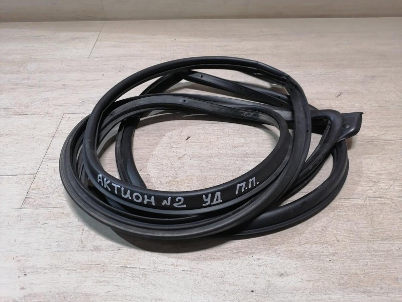 Actyon №2 уплотнитель двери передний правый деф