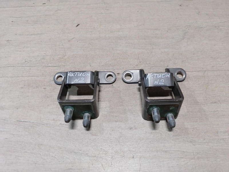 Actyon №2 петля багажника