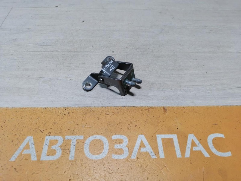 Actyon №2 петля багажника