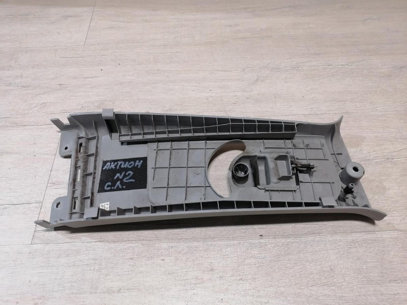 Actyon №2 обшивка средней стойки верхняя левая деф