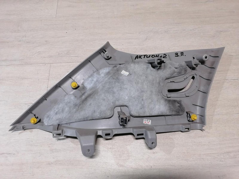 Actyon №2 обшивка задней стойки верхняя правая