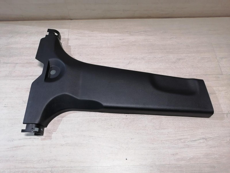 Actyon №2 обшивка средней стойки нижняя правая