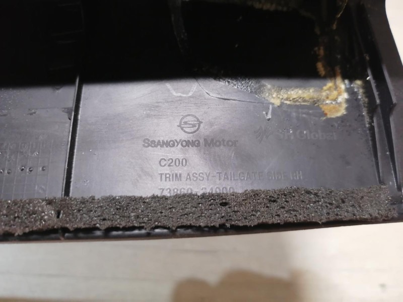 Actyon №2 обшивка крышки багажника правая