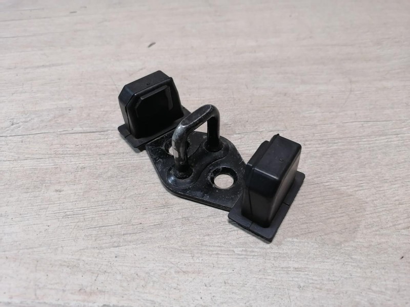 Actyon №2 петля замка багажника ответная часть