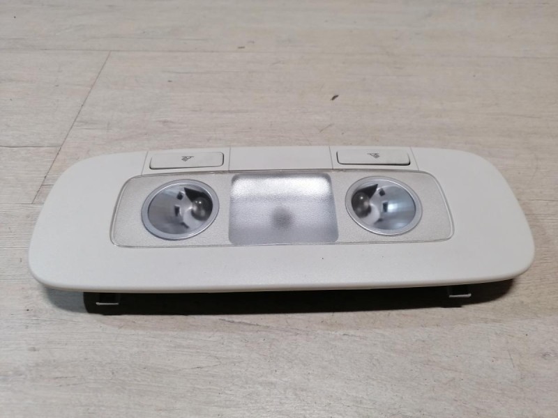 Passat B7 плафон салона центральный