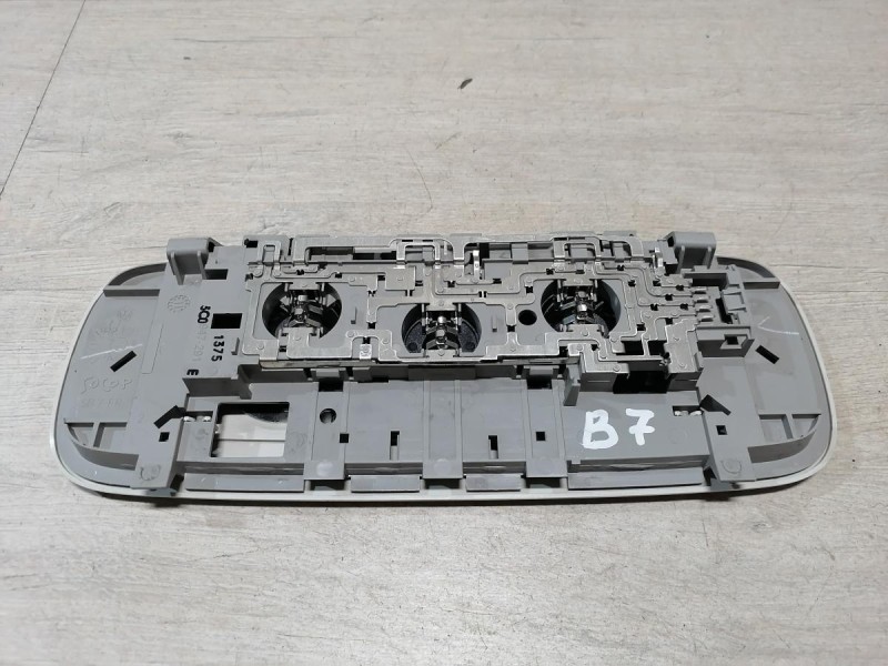 Passat B7 плафон салона центральный