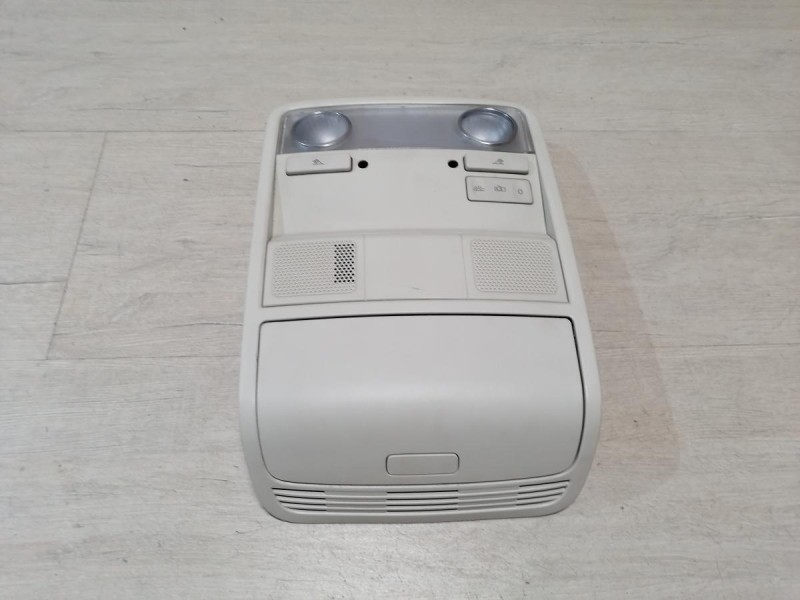 Passat B7 плафон салона центральный очечник