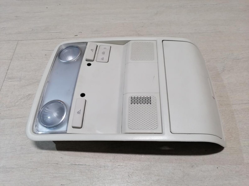 Passat B7 плафон салона центральный очечник