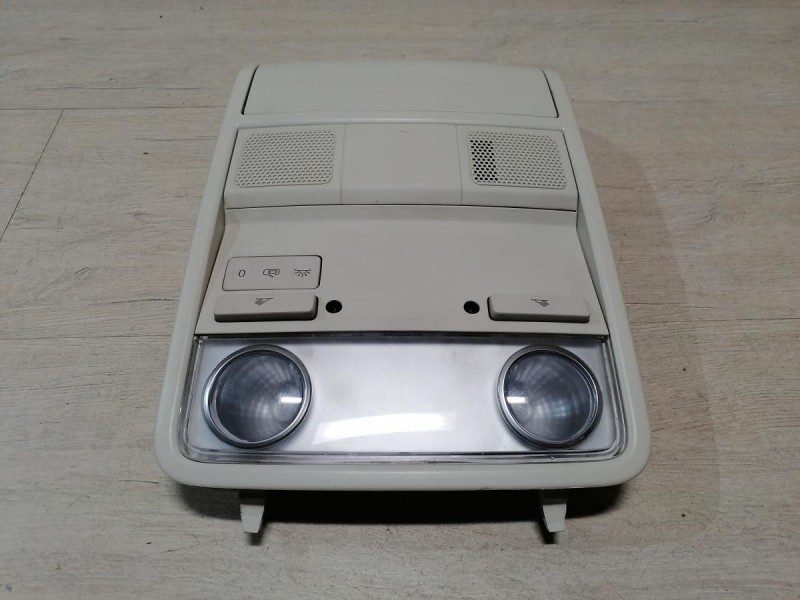 Passat B7 плафон салона центральный очечник