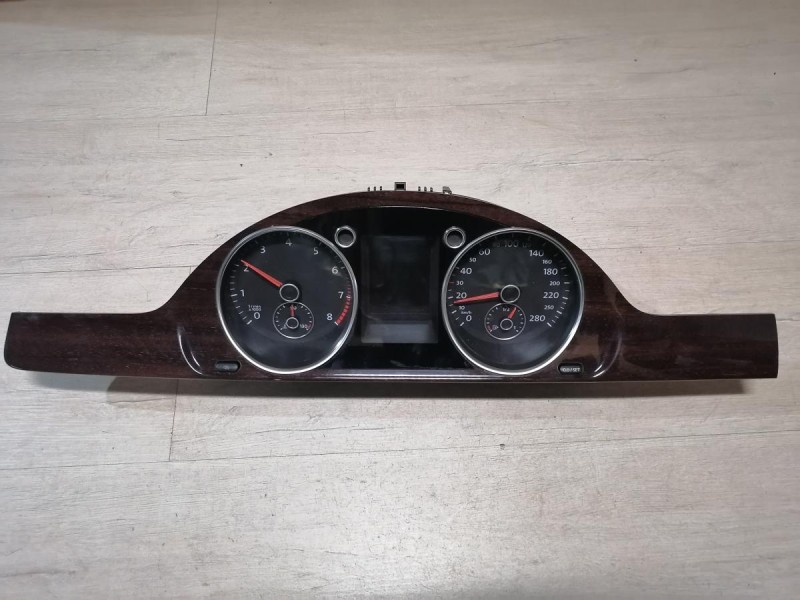 Passat B7 панель приборов с декоративными накладками
