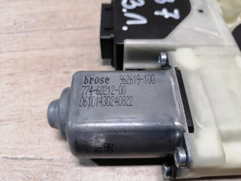 Passat B7 моторчик стеклоподъемника задний левый