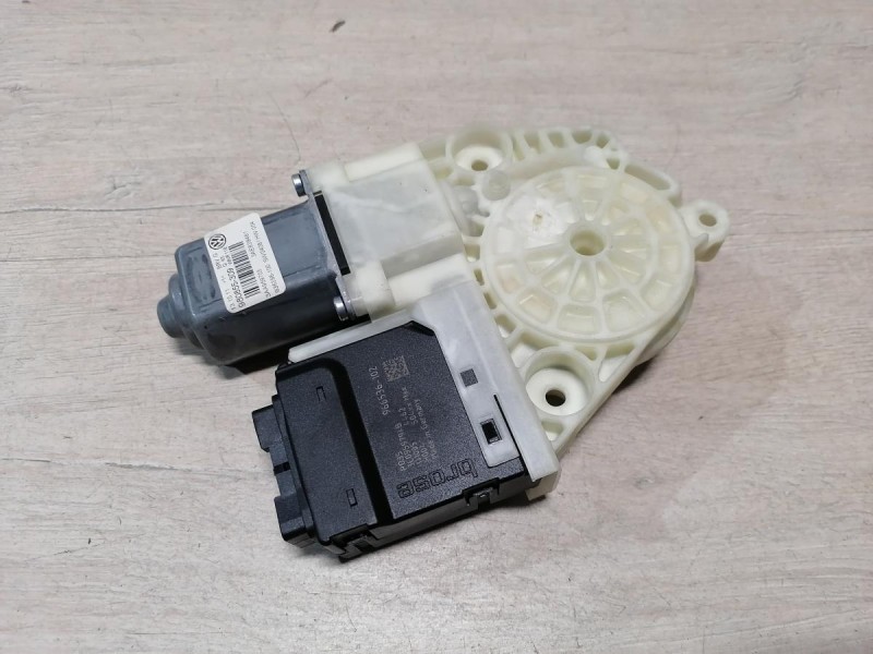 Passat B7 моторчик стеклоподъемника задний левый