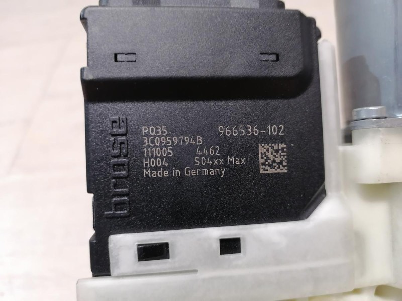 Passat B7 моторчик стеклоподъемника задний левый