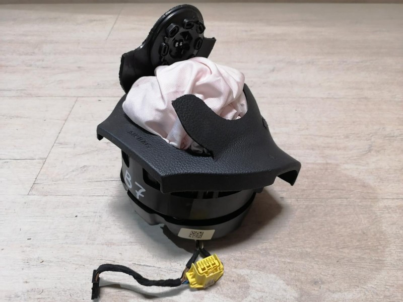 Passat B7 подушка безопасности в руль стрел