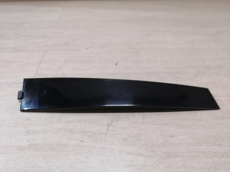Passat B7 накладка стойки двери передняя левая