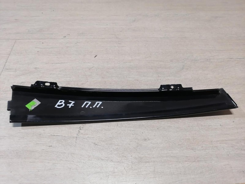 Passat B7 накладка стойки двери передняя правая