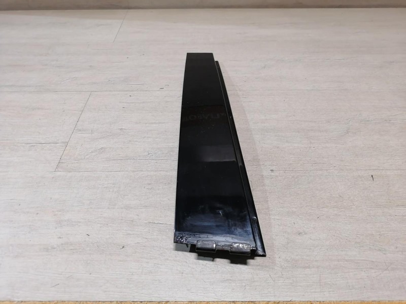 Passat B7 накладка стойки двери задняя правая