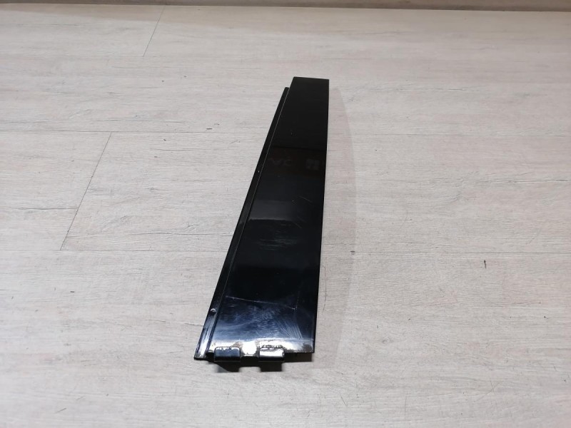 Passat B7 накладка стойки двери задняя левая