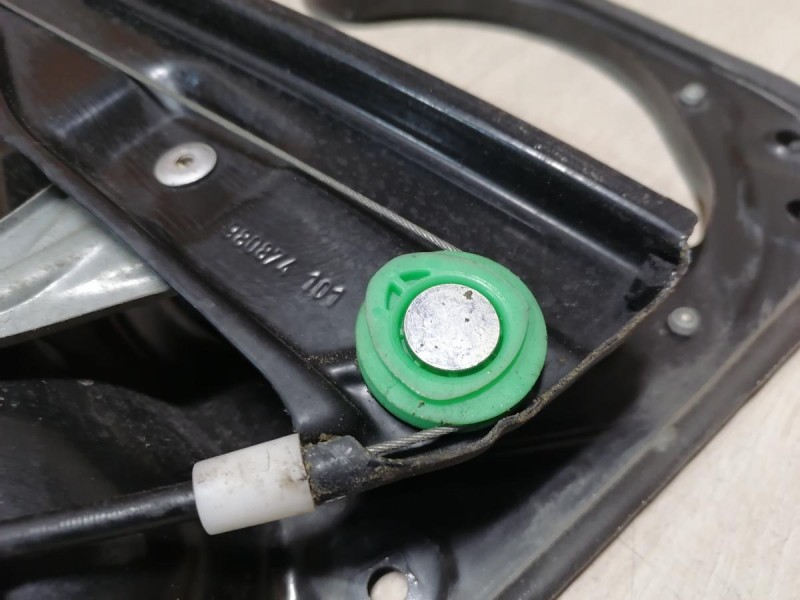 Passat B7 стеклоподъемник передний правый