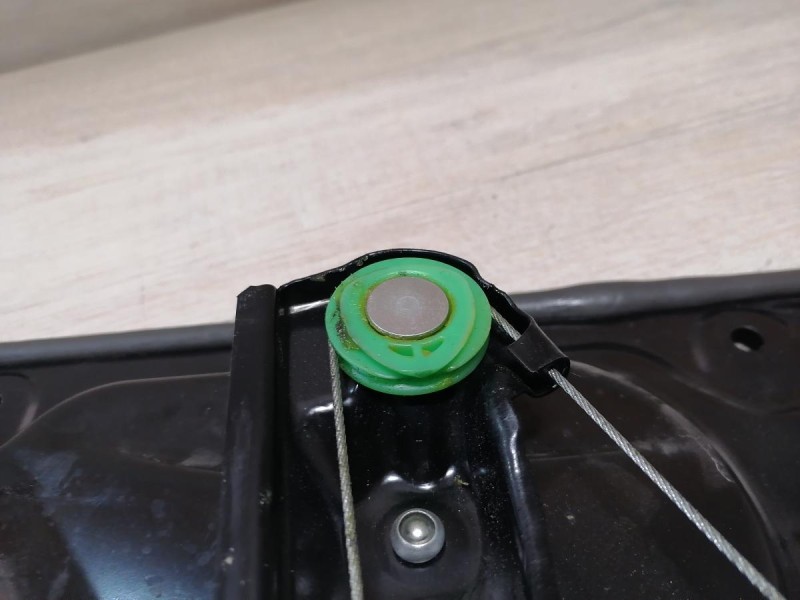 Passat B7 стеклоподъемник задний правый