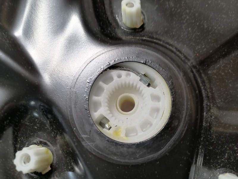 Passat B7 стеклоподъемник задний левый