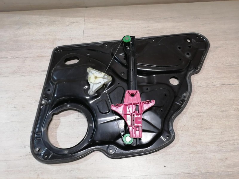 Passat B7 стеклоподъемник задний левый