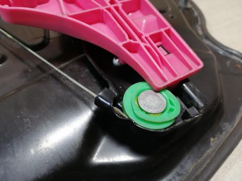 Passat B7 стеклоподъемник задний левый