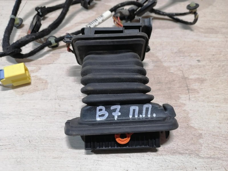 Passat B7 проводка двери передняя правая