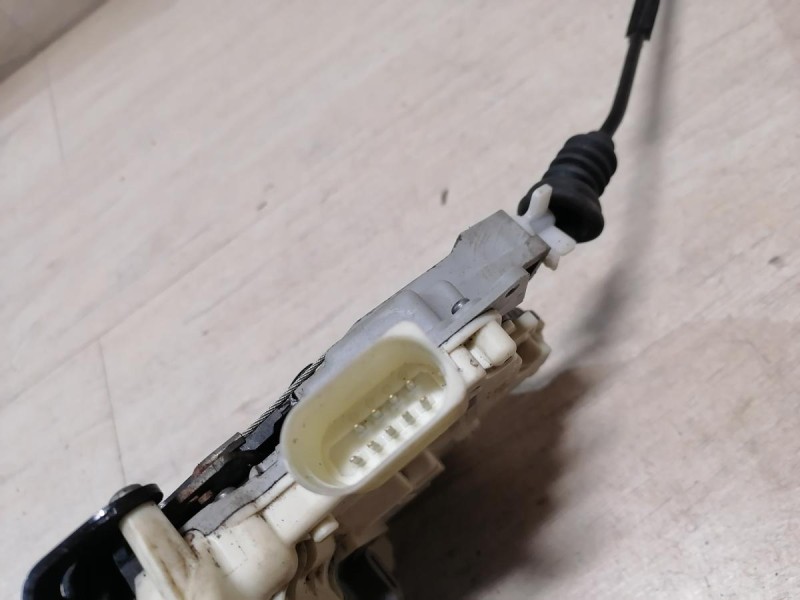 Passat B7 замок двери передний левый