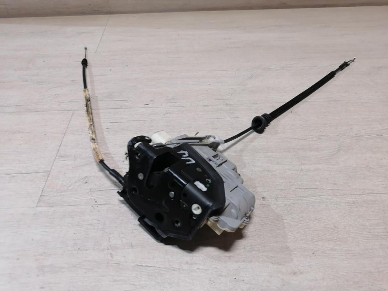 Passat B7 замок двери передний правый