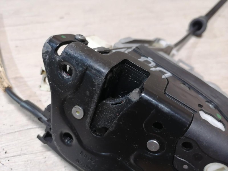 Passat B7 замок двери передний правый