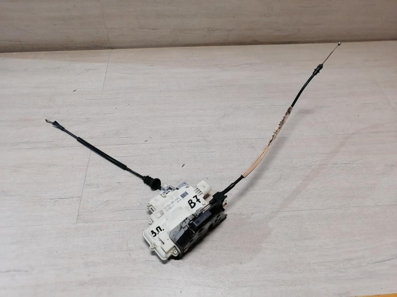 Passat B7 замок двери задний правый