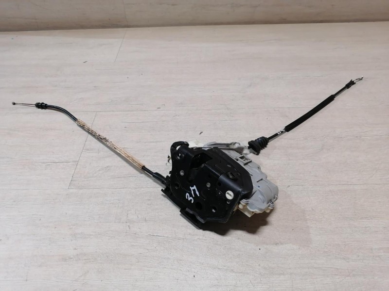 Passat B7 замок двери задний правый