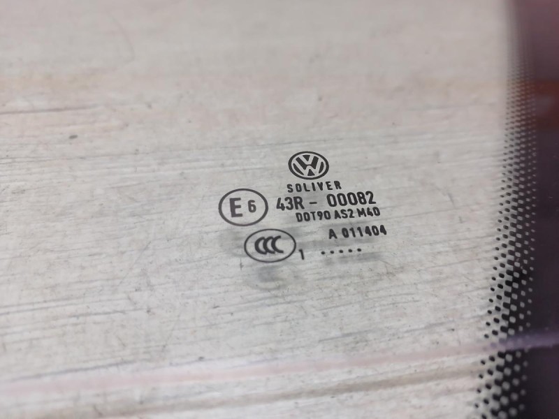 Passat B7 форточка левая 11