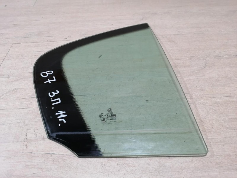 Passat B7 форточка правая 11