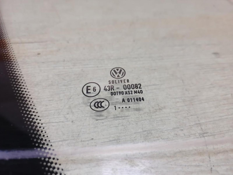 Passat B7 форточка правая 11