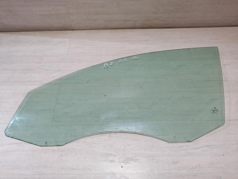 Passat B7 стекло переднее левое 13