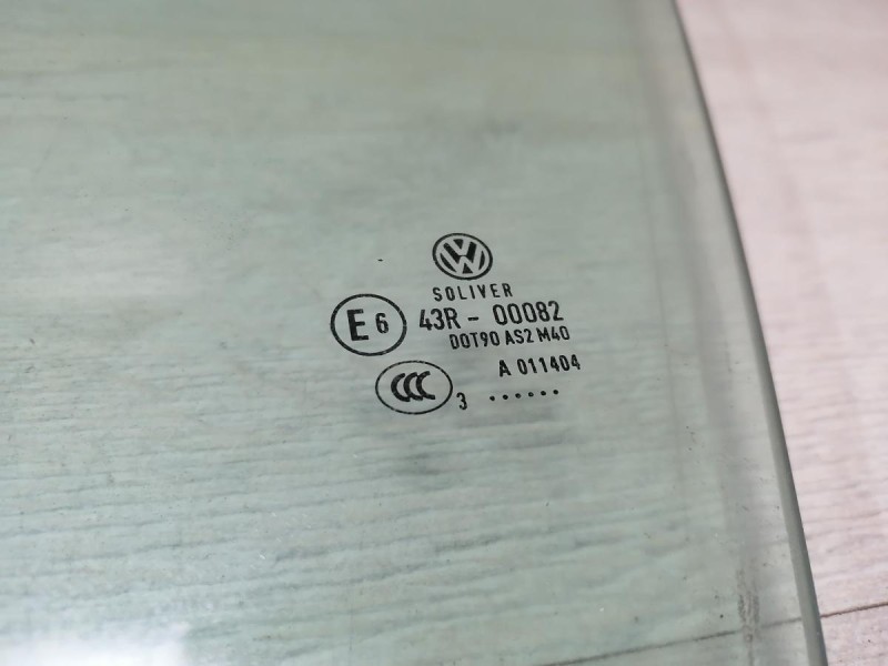 Passat B7 стекло переднее левое 13