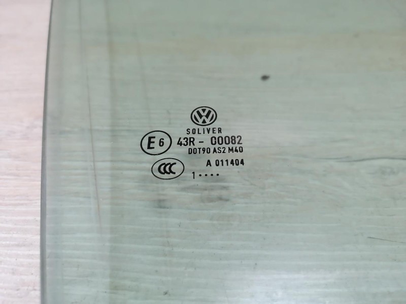 Passat B7 стекло переднее правое 11