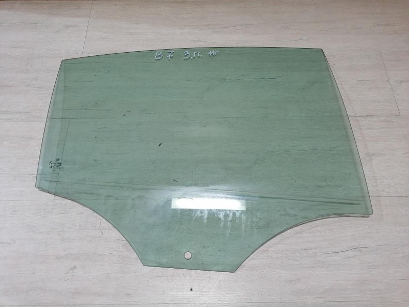 Passat B7 стекло заднее правое 11