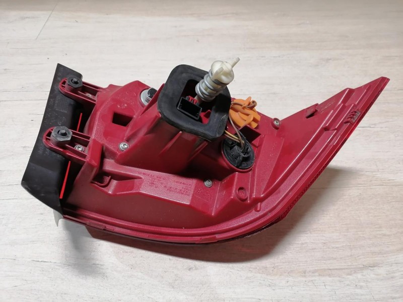 Passat B7 фонарь правый к-кт