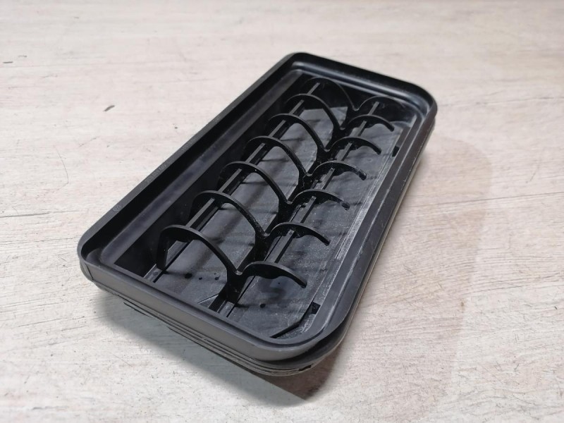 Passat B7 решетка вентиляции багажника клапан