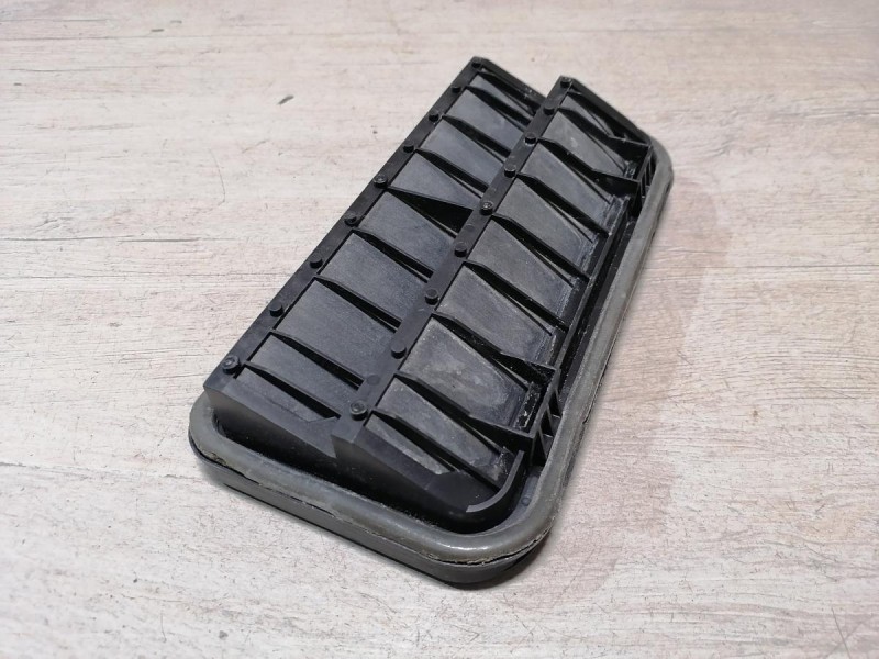 Passat B7 решетка вентиляции багажника клапан