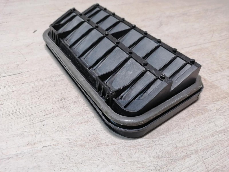 Passat B7 решетка вентиляции багажника клапан