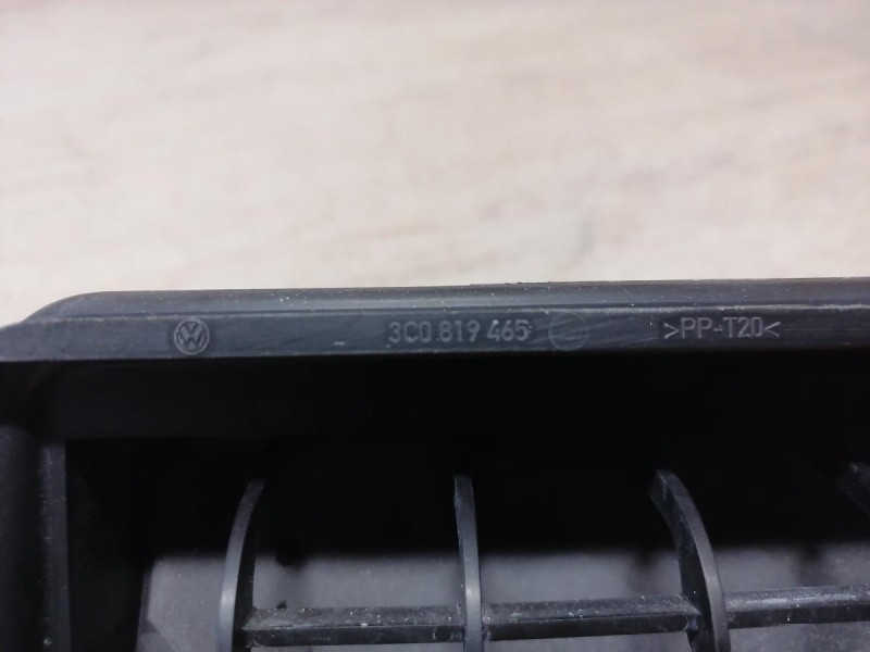 Passat B7 решетка вентиляции багажника клапан