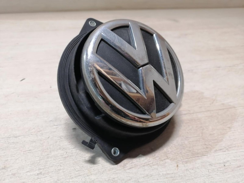 Passat B7 кнопка открывания багажника ручка