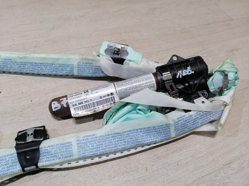 Passat B7 шторка безопасности левая