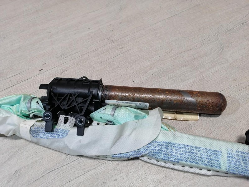 Passat B7 шторка безопасности левая